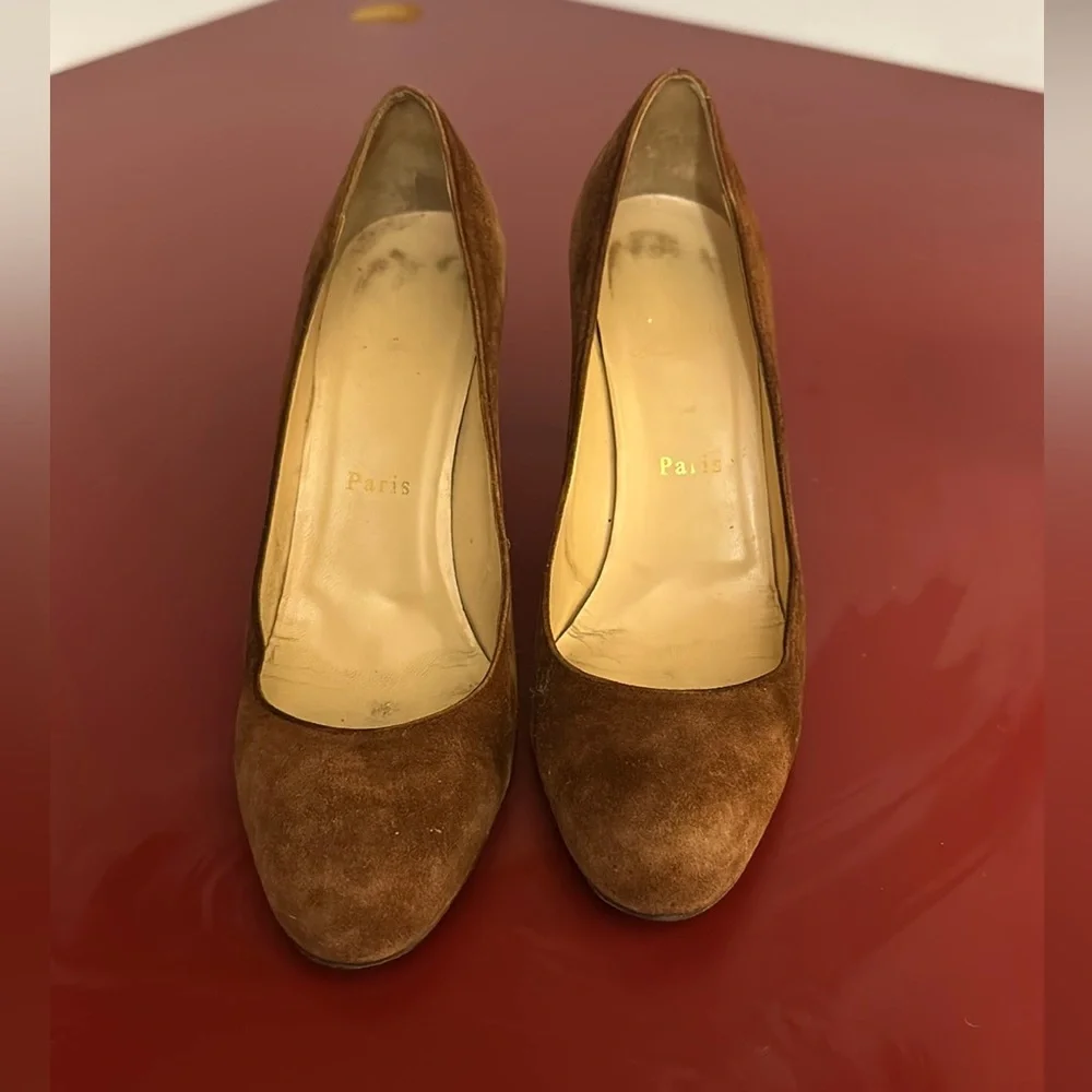 *** Size 38 1/2 Christian Louboutin Ron Ron Brown Suede Heels. - Picture 2 of 12